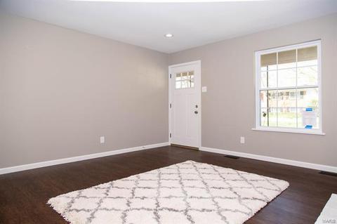 42 Roland Ave, Ballwin, MO 63021 photo 4