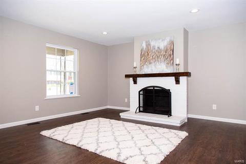 42 Roland Ave, Ballwin, MO 63021 photo 3
