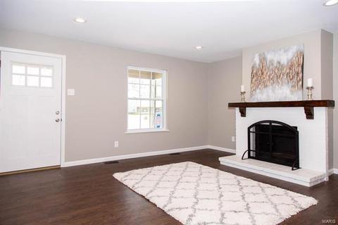 42 Roland Ave, Ballwin, MO 63021 photo 2