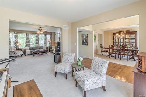 127 Rightfield Dr, O'fallon, MO 63366 photo 3