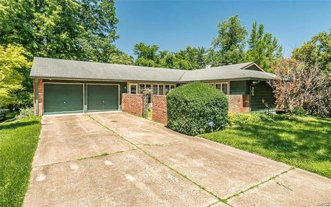 809 Garonne Dr, Manchester, MO 63021 photo 2