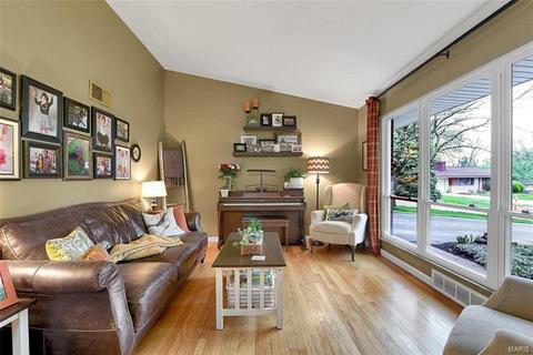 130 Smith, Ballwin, MO 63011 photo 3