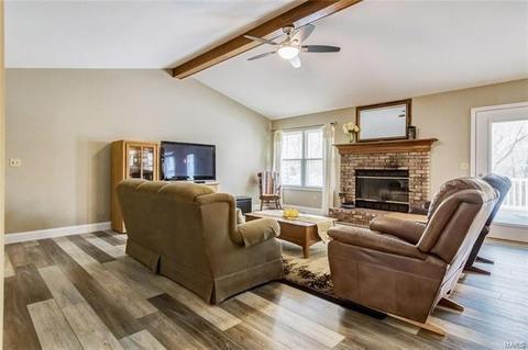 81 Pineview Rdg, Saint Charles, MO 63303 photo 4