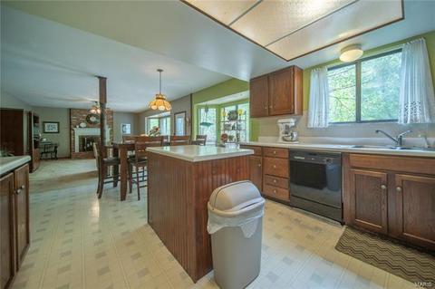 129 Hidden Creek Dr, Ellisville, MO 63011 photo 7