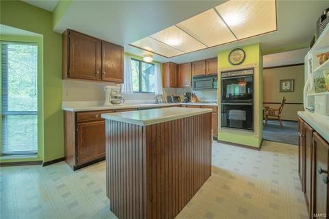 129 Hidden Creek Dr, Ellisville, MO 63011 photo 5
