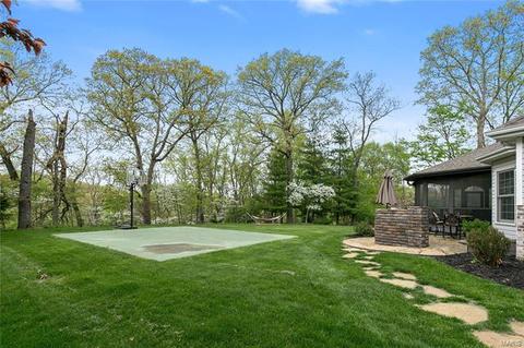 803 Shady Castle Ct, Ballwin, MO 63021 photo 4