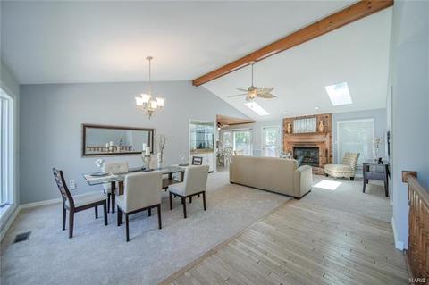 870 Ivy Trce, Ballwin, MO 63021 photo 2