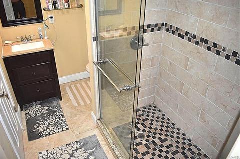 17 Roland Ave, Ballwin, MO 63021 photo 9