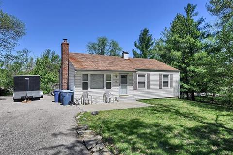 443 Radford, Ballwin, MO 63021 photo 2