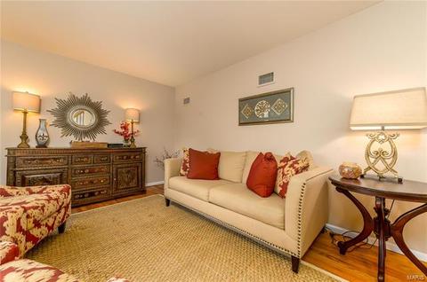 1216 Foxview Ter, Ballwin, MO 63011 photo 2