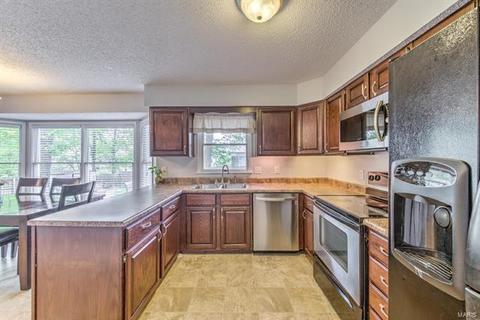 802 Clover Ln, O'fallon, MO 63366 photo 5