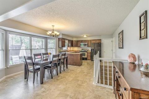 802 Clover Ln, O'fallon, MO 63366 photo 7