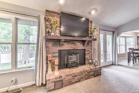 802 Clover Ln, O'fallon, MO 63366 photo 2