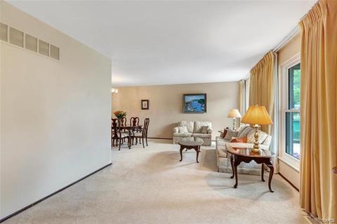407 Marie Ln, Manchester, MO 63011 photo 2