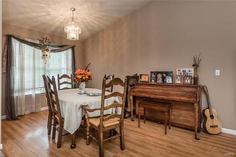6 Sapphire Ct, O'fallon, MO 63366 photo 2