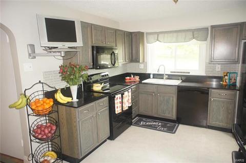 3995 Wright Ave, Saint Ann, MO 63074 photo 2