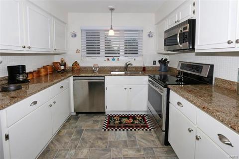 5406 Danforth Dr, Saint Louis, MO 63129 photo 8