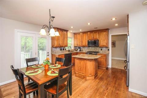 810 Weatherwood Dr, Manchester, MO 63021 photo 3