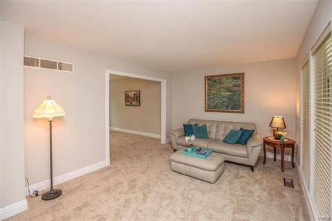 810 Weatherwood Dr, Manchester, MO 63021 photo 7
