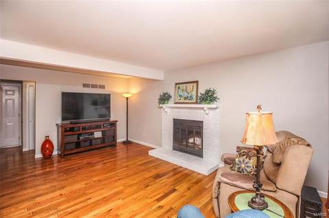 810 Weatherwood Dr, Manchester, MO 63021 photo 4