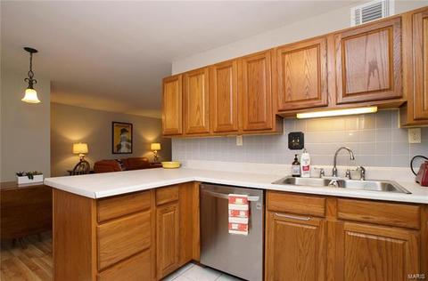 1340 Holgate Dr #G2, Ballwin, MO 63021 photo 4