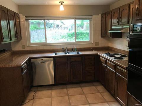 424 Brooktree Dr, Ballwin, MO 63011 photo 2