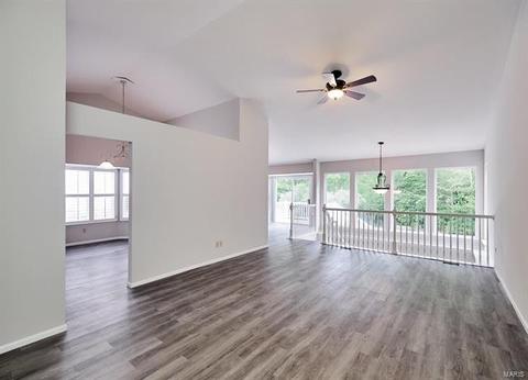 712 Emerald Oaks Ct, Eureka, MO 63025 photo 2