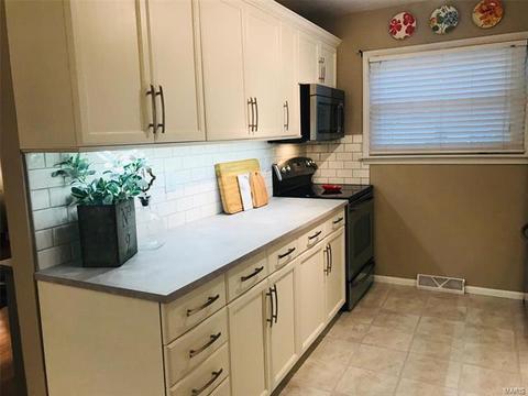 317 Saint Lawrence Dr, Ballwin, MO 63021 photo 9