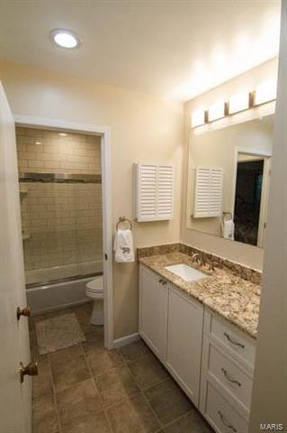 686 Walnut Point Ct, Ballwin, MO 63021 photo 11