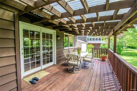247 Braeshire Dr, Ballwin, MO 63021 photo 2
