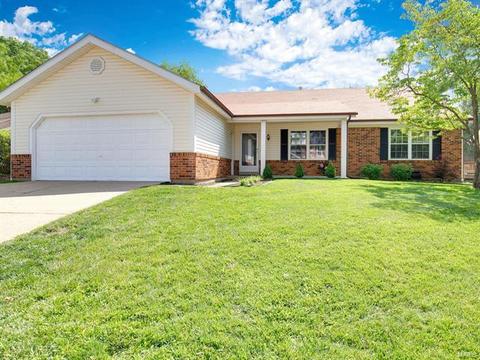 818 Clintwoode Ct, Ballwin, MO 63021 photo 1