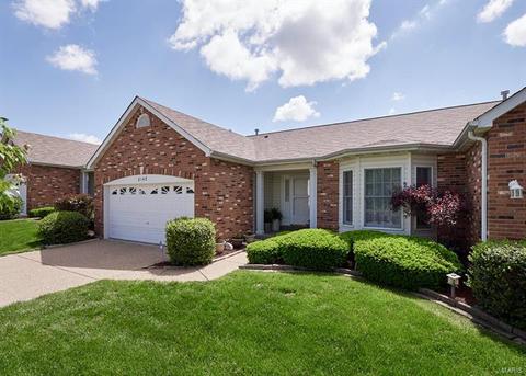 2142 Farnsworth Dr, O'fallon, MO 63368 photo 1