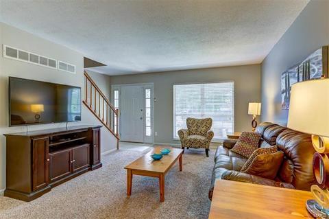 825 Ginger Wood Ct, Ballwin, MO 63021 photo 3