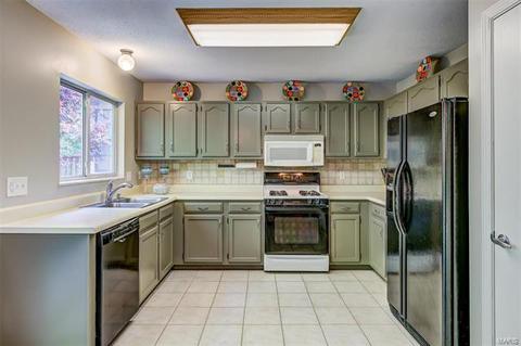 825 Ginger Wood Ct, Ballwin, MO 63021 photo 7