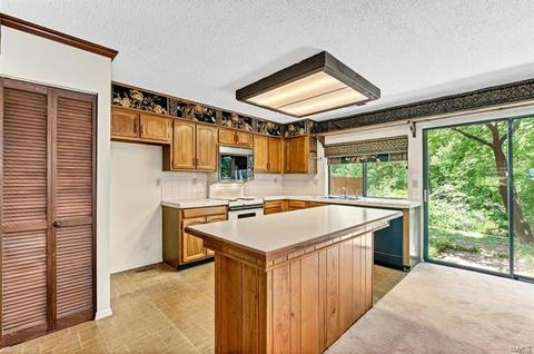 1377 Hampton Rd, Saint Charles, MO 63303 photo 8