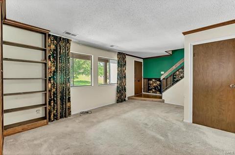 1377 Hampton Rd, Saint Charles, MO 63303 photo 3