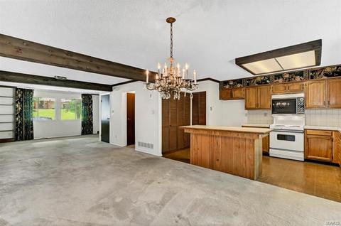 1377 Hampton Rd, Saint Charles, MO 63303 photo 4
