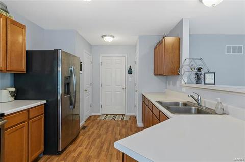 519 Parkgate Dr, Lake Saint Louis, MO 63367 photo 13