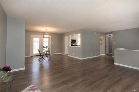 755 Windingpath Ln, Manchester, MO 63021 photo 4