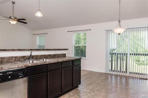 560 Springhurst, O'fallon, MO 63368 photo 3