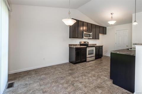 560 Springhurst, O'fallon, MO 63368 photo 4