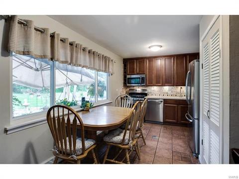 1035 Tulip Ln, Ellisville, MO 63021 photo 7