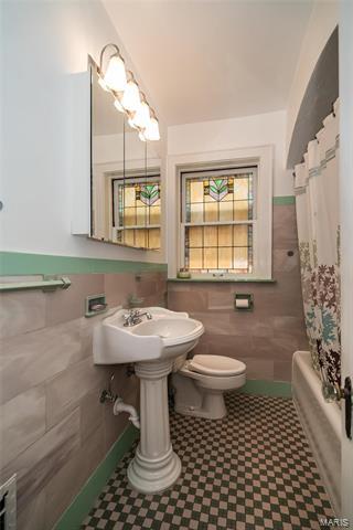 5609 Gresham Ave, Saint Louis, MO 63109 photo 22