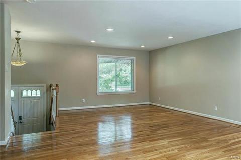 526 Spring Meadows Dr, Manchester, MO 63011 photo 3