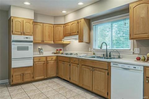 526 Spring Meadows Dr, Manchester, MO 63011 photo 5