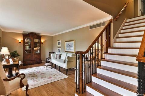 667 Waterford Ridge Dr, Ballwin, MO 63021 photo 3