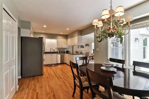 667 Waterford Ridge Dr, Ballwin, MO 63021 photo 11