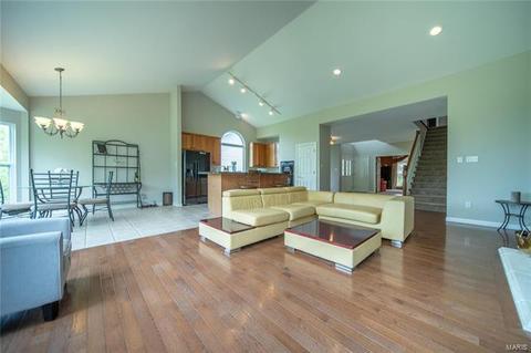 687 Bluffs View Ct, Eureka, MO 63025 photo 6