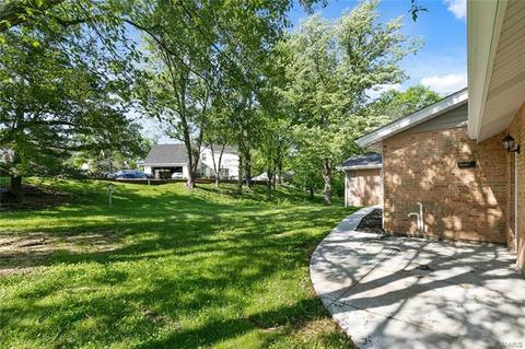 906 Del Ebro, Ballwin, MO 63011 photo 4