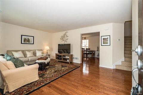 219 Coachgate Ln, Ballwin, MO 63021 photo 4